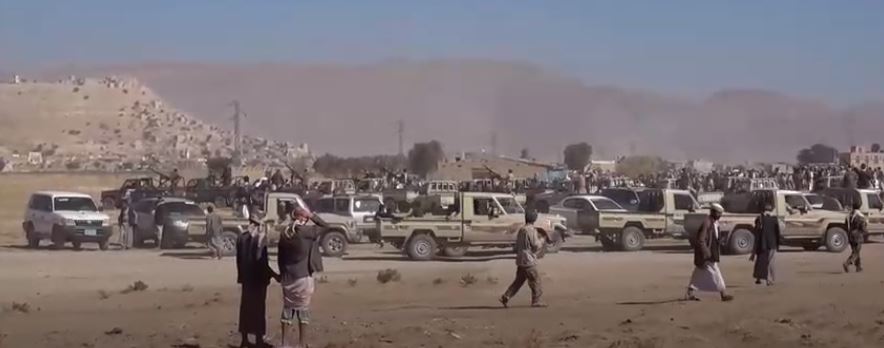 فيديو .. قبائل بني الخولي ينزحون عن منبه بعد قصف الحوثيين لمنازلهم
