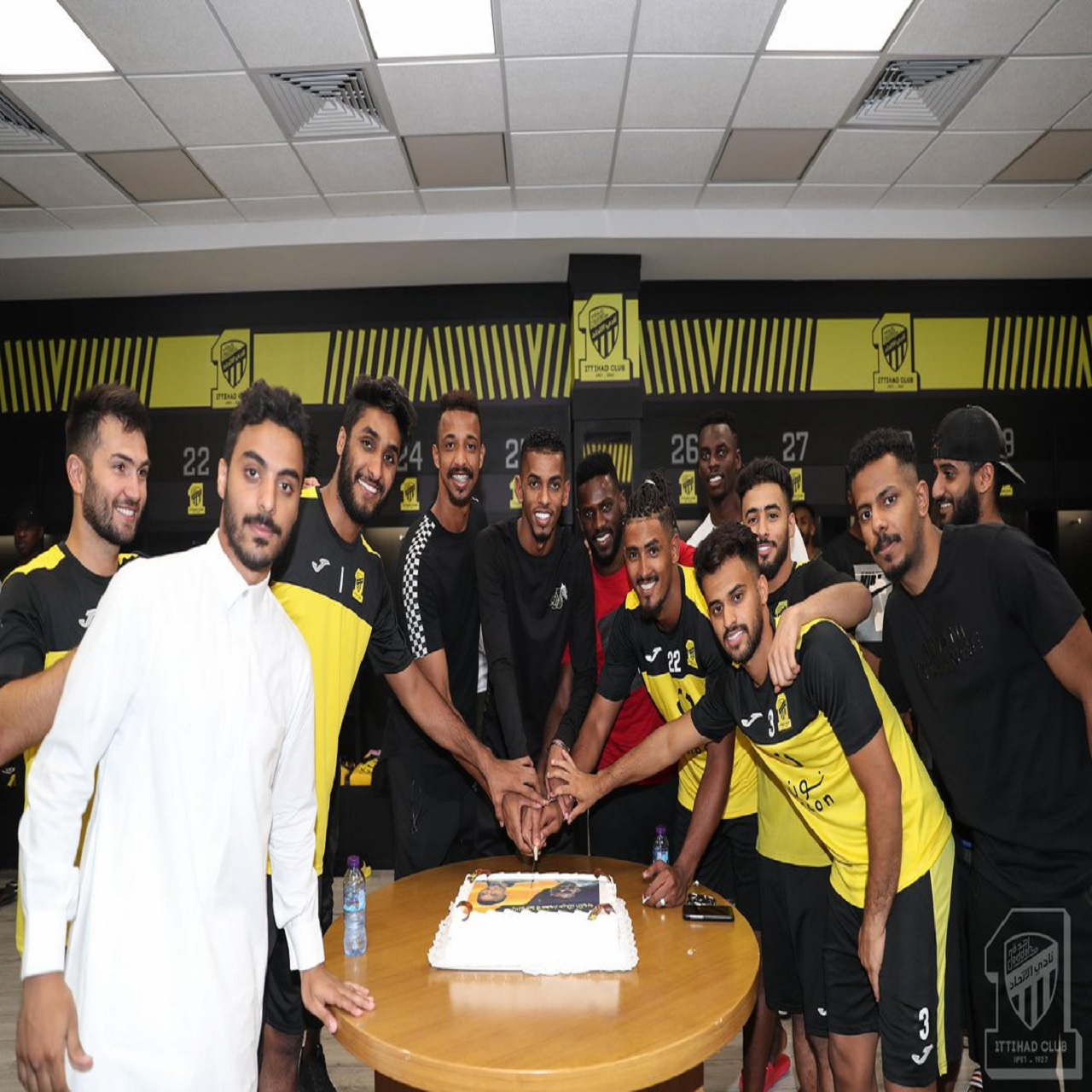 صور.. لاعبو الاتحاد يودعون عسيري