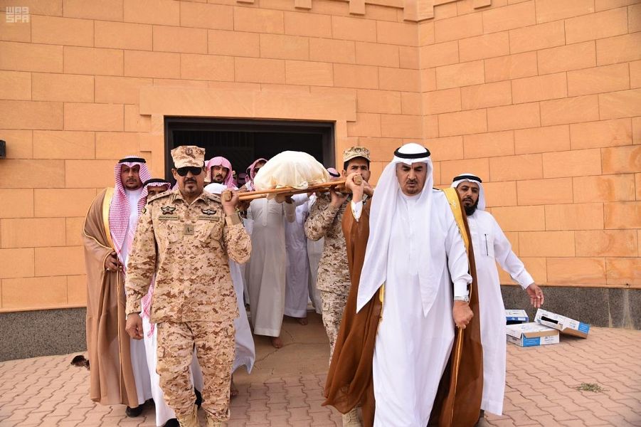 لقطات مؤثرة من أداء صلاة الميت على الشهيد الحربي في البدائع 