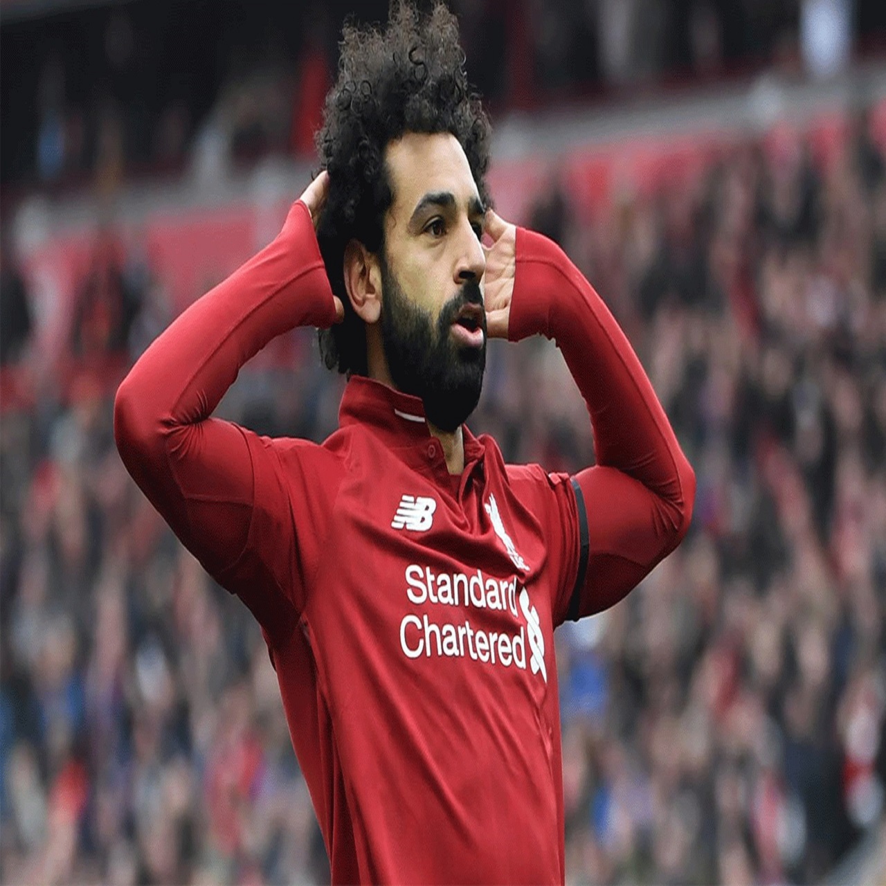 محمد صلاح يؤدي العمرة