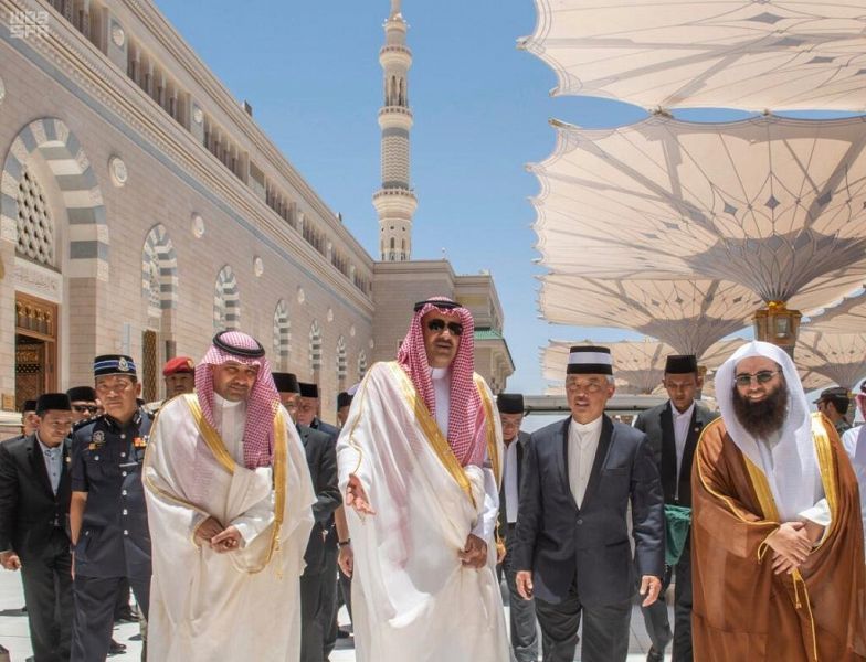 ملك ماليزيا يزور المسجد النبوي