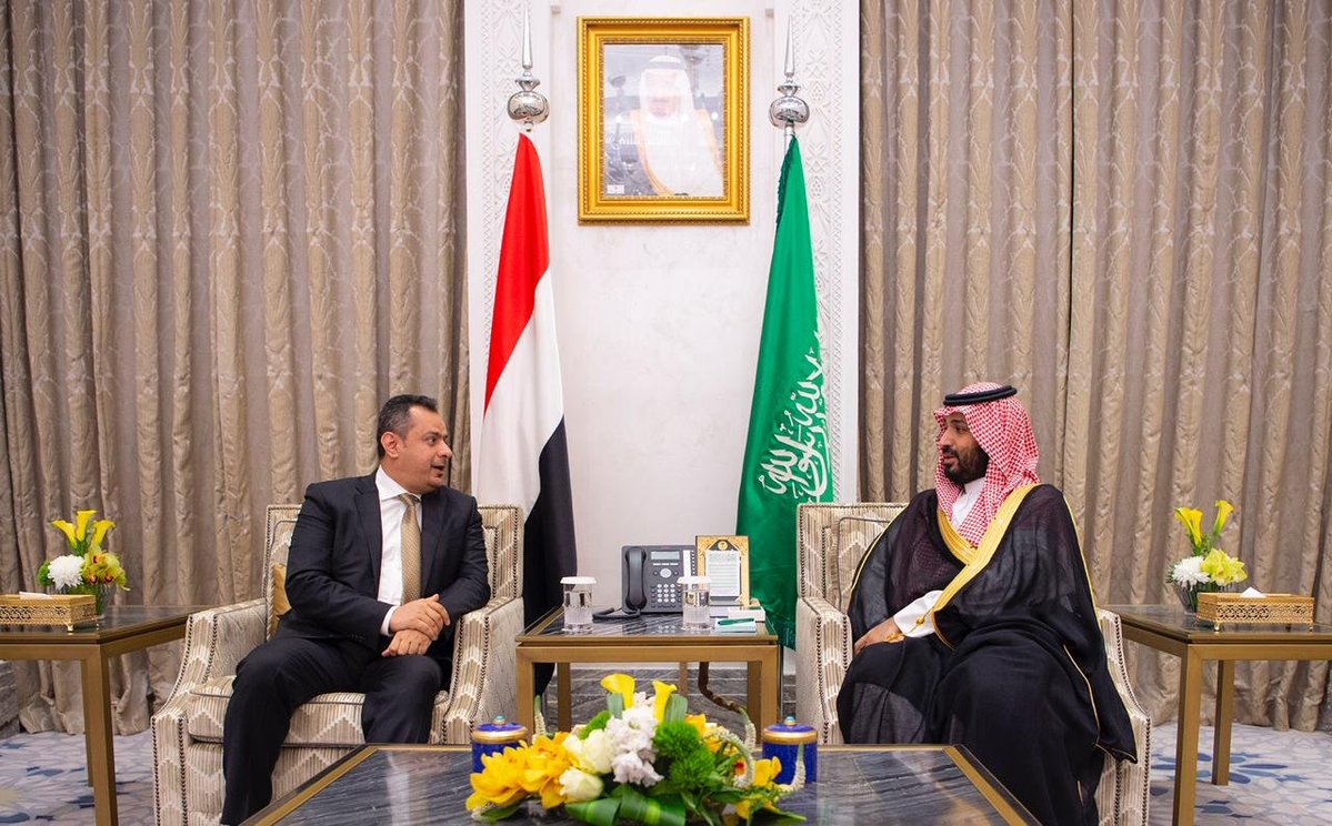 ولي العهد يبحث في نيوم تعزيز العلاقات مع رئيس وزراء اليمن
