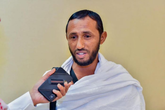 الحاج اليمني ناصر براعم : الملك سلمان أب وجار عزيز لليمن