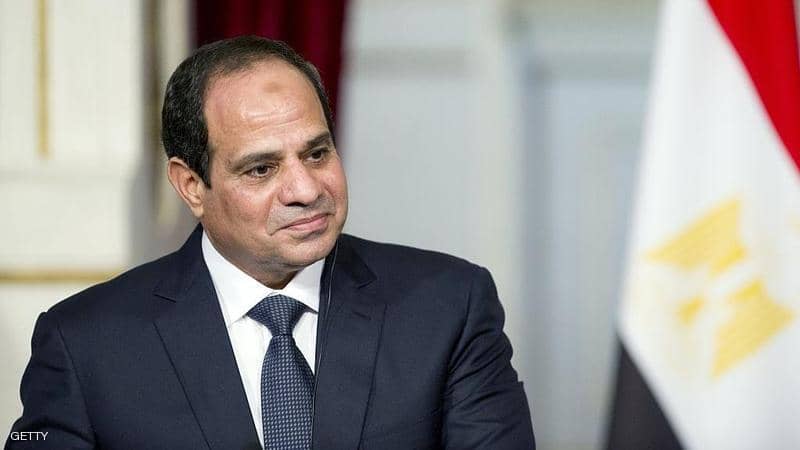 السيسي يفاجئ مسؤولاً مصرياً: أنت بتقبض كام؟.. هذا كان رده
