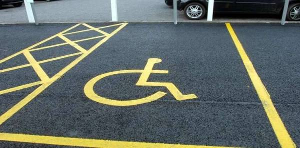 ضبط 1335 مركبة مخالفة لمواقف ذوي الإعاقة