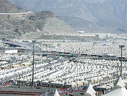 حجاج بيت الله يتأهبون للتوافد إلى مشعر منى لقضاء يوم التروية