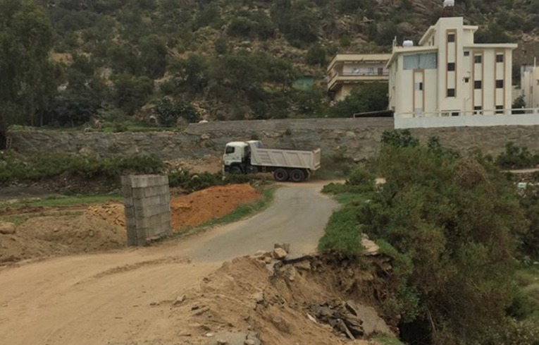 انهيار طريق قنطان – تنومة بسبب الأمطار الغزيرة - المواطن