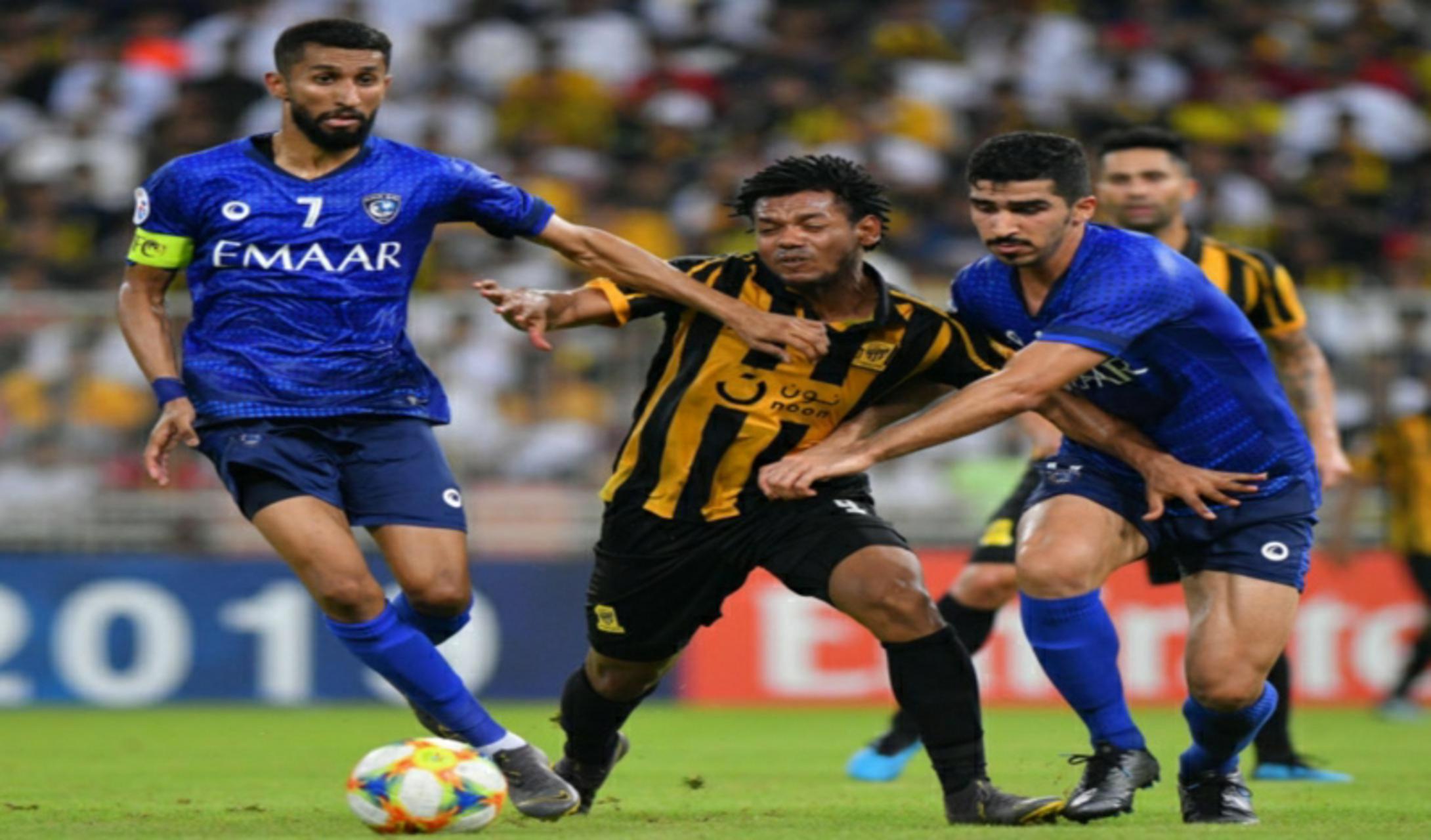 الاتحاد يُحقق هدفه والهلال في موقف صعب