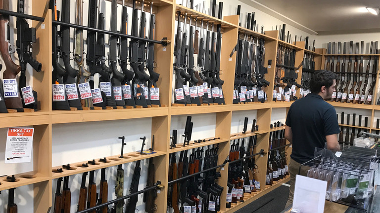 نيوزيلندا تشتري 10 آلاف قطعة سلاح من مواطنيها