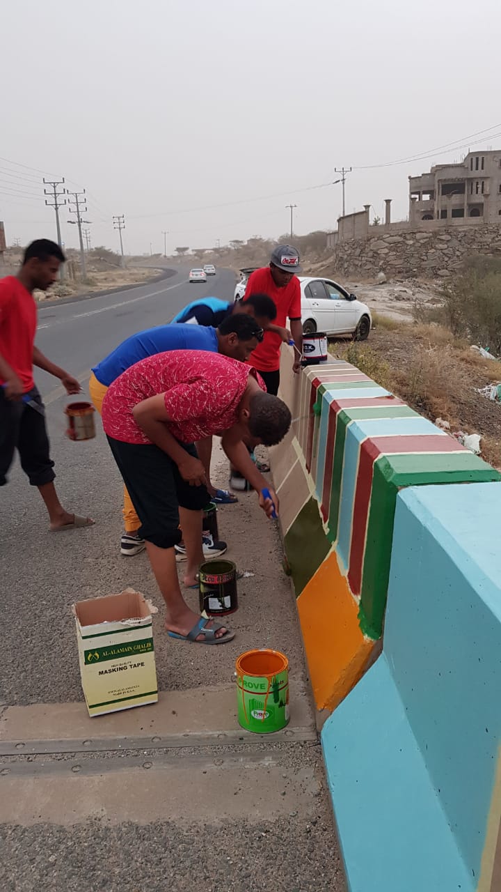 صور.. شباب حي الحشان يكسرون الخجل ويطمسون التشوهات البصرية