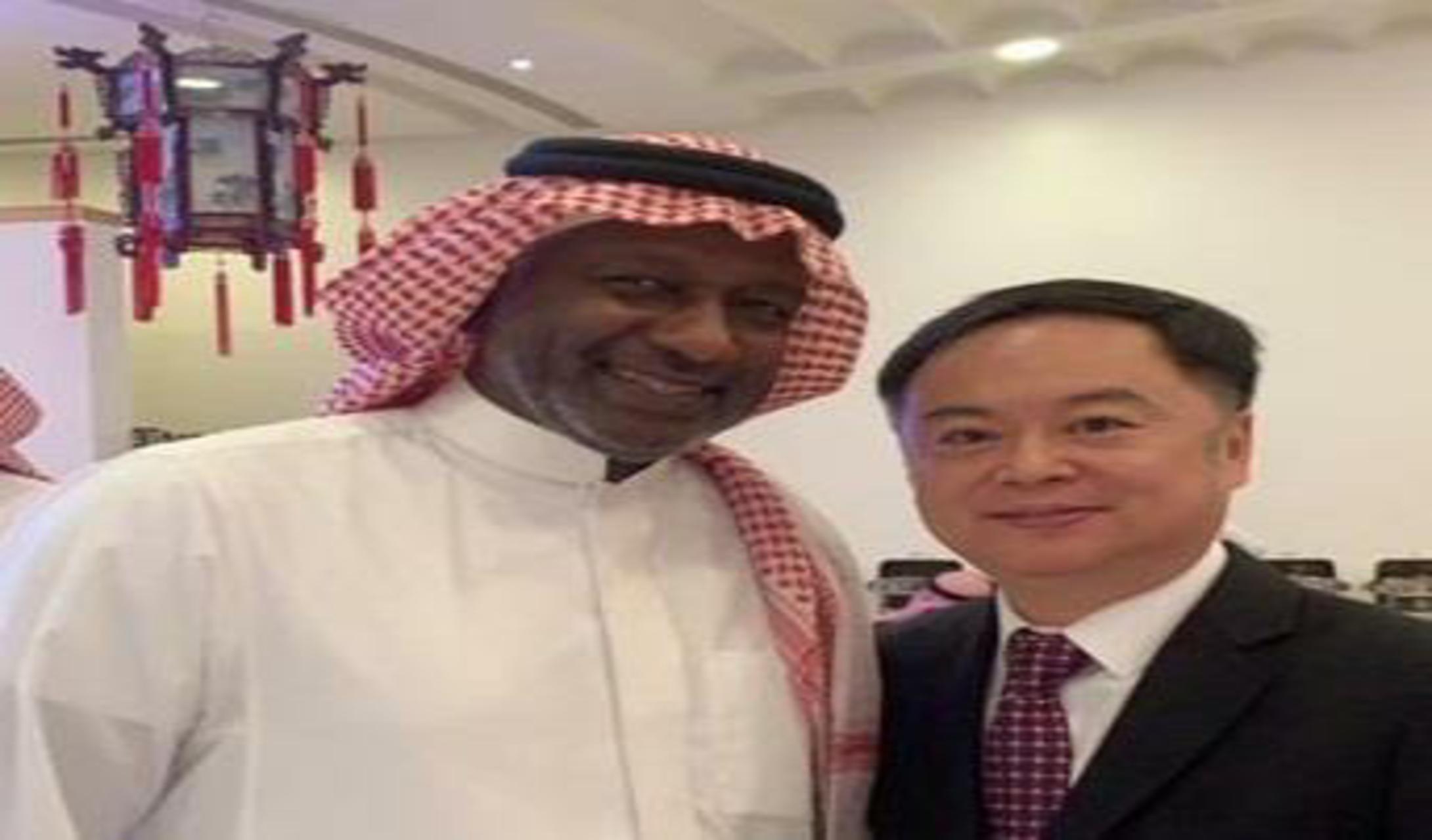 فيديو .. مفاجأة غير متوقعة من سفير الصين لـ ماجد عبدالله