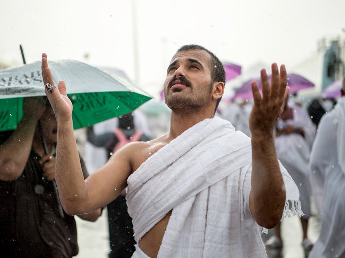 شاهد بالصور.. ضيوف الرحمن يلهجون بالذكر والدعاء