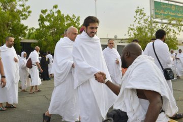 صور.. نائب أمير مكة يتجول بين جموع الحجيج في مشعر عرفات