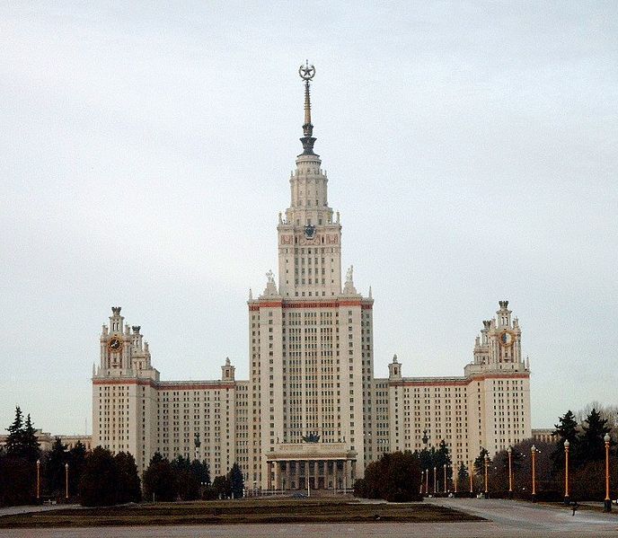 طلاب قسم الأمير نايف بجامعة موسكو يصلون المشاعر لأداء الحج