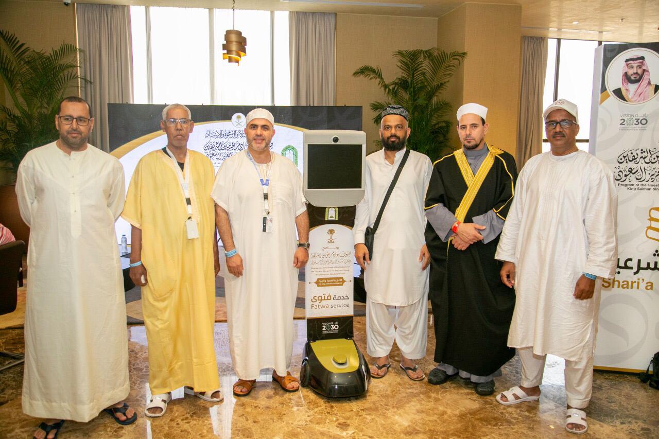 شخصيات إسلامية تشيد بإطلاق الروبوت الآلي لتقديم خدمة الإفتاء للحجاج