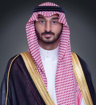 الأمير عبدالله بن بندر يستعرض إنجازات كلية القيادة والأركان