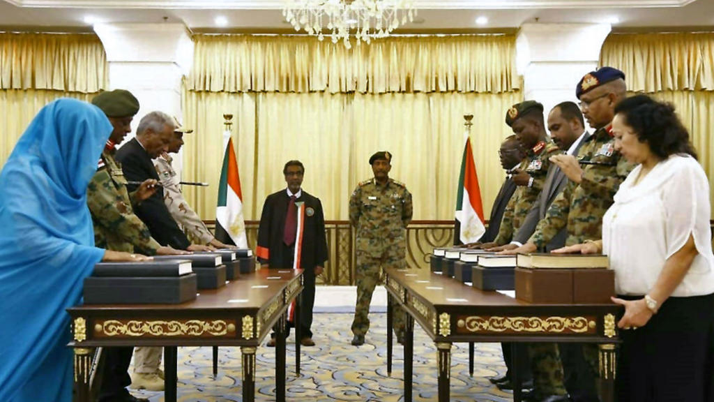 نص دستوري للمجلس السيادي السوداني يتيح تعيين رئيس مؤقت للقضاء