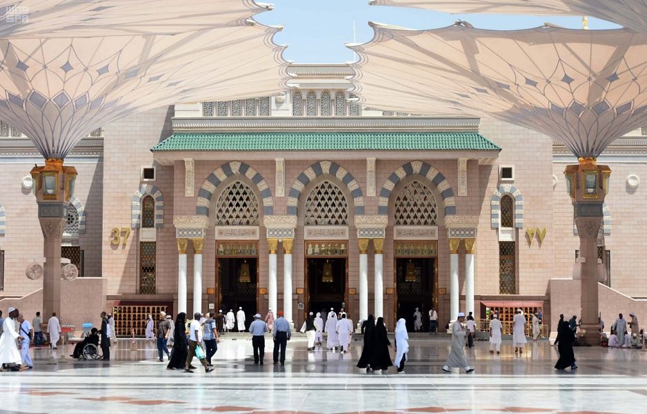 شؤون المسجد النبوي تكشف حقيقة فتح المسجد والزيارة