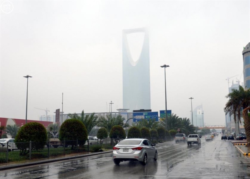 سحب عالية وتوقع هطول أمطار على الرياض