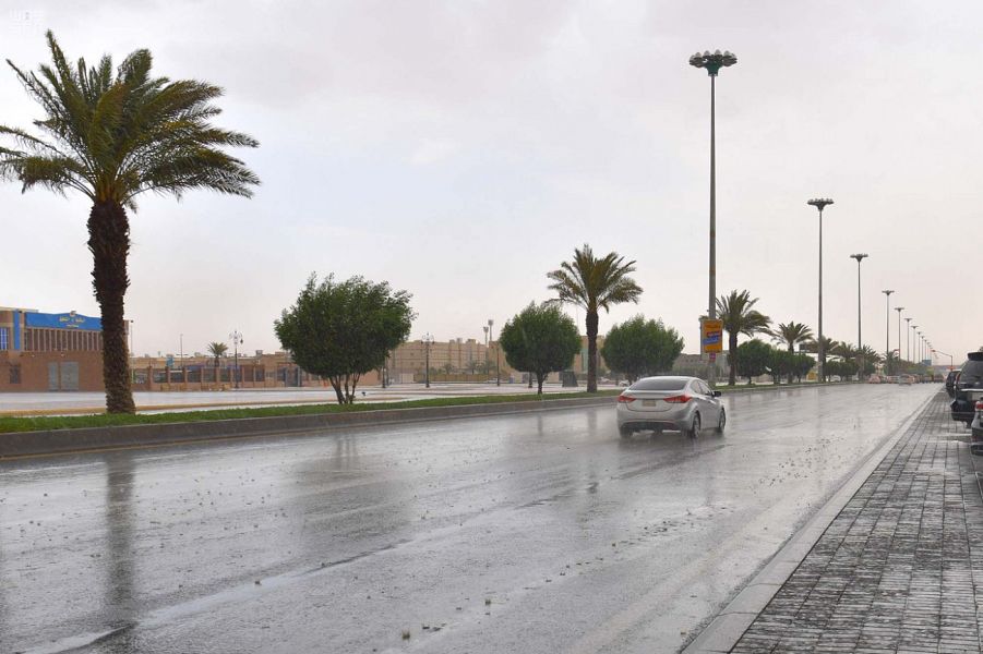 المدني يحذر من أمطار تبوك: تستمر حتى الثامنة