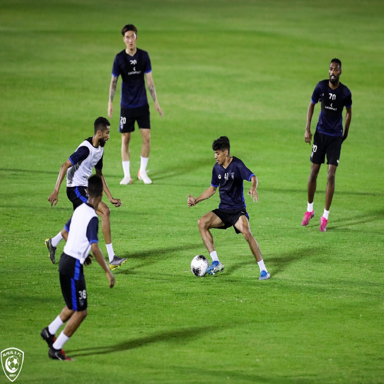 بمشاركة المفرج.. الهلال يواصل تدريباته