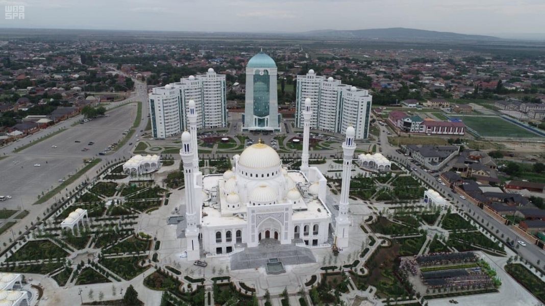 افتتاح جامع فخر المسلمين أكبر مسجد في أوروبا