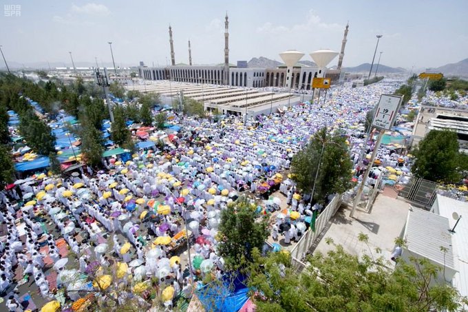 تعددت الألوان والأعراق واتحد هدف الحجيج فوق صعيد عرفات