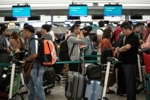 رد صيني غاضب بعد ربط رجل وضربه في مطار هونج كونج