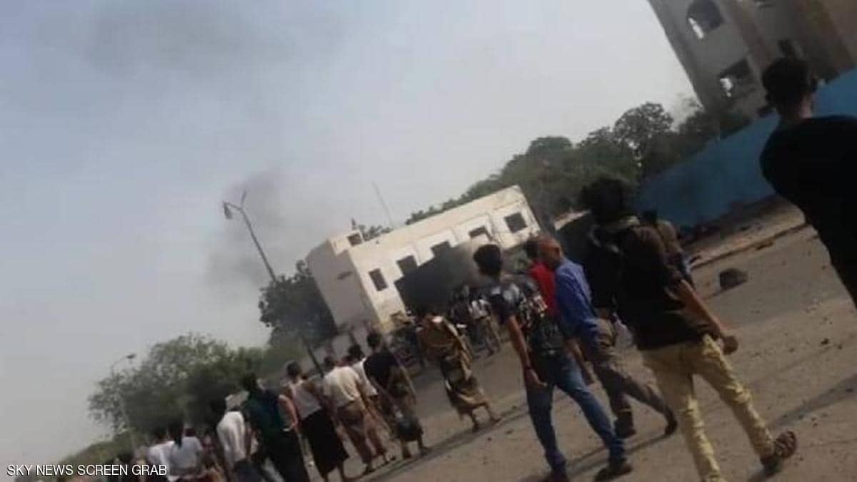 هجومان على مراكز أمنية في عدن يوقعان عشرات القتلى والجرحى