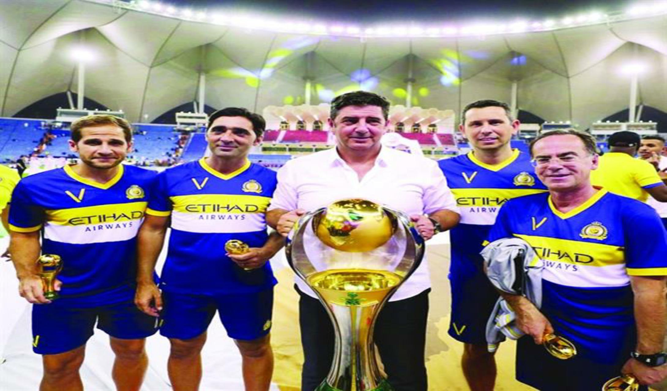 إدارة النصر تُكافئ روي فيتوريا