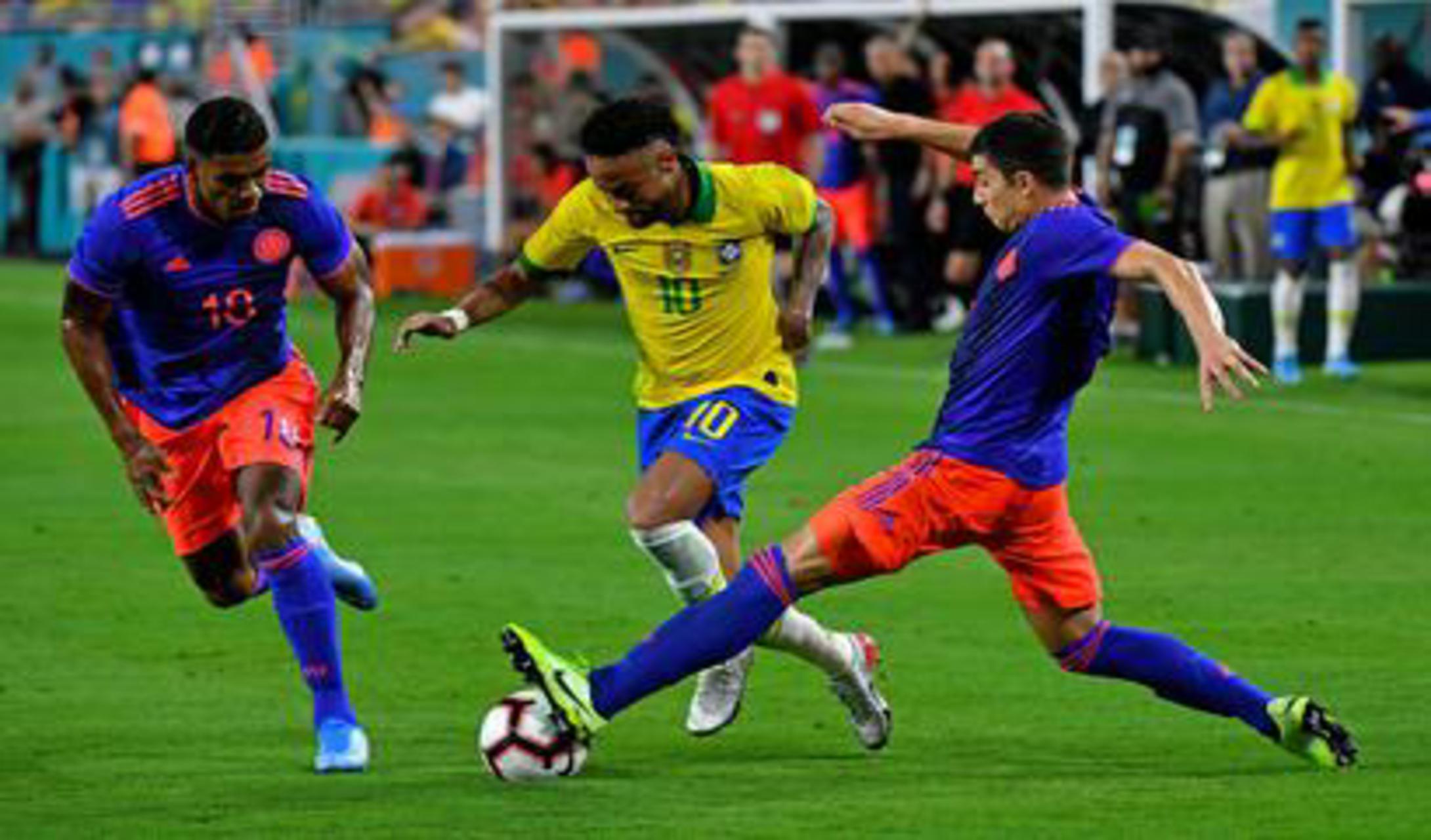 نيمار يُبدع في مباراة البرازيل ضد كولومبيا