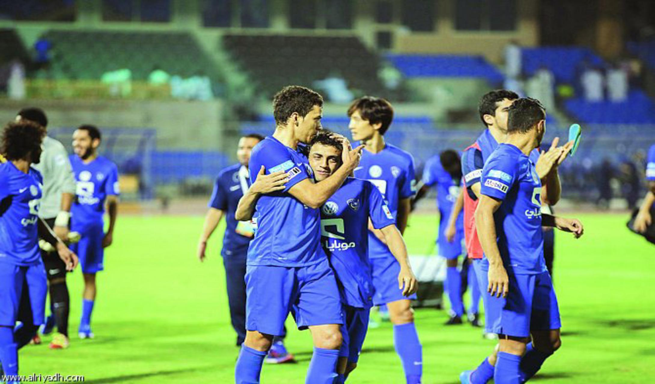 فيديو .. هل تواجد المحترف الأجنبي يضر اللاعب السعودي؟