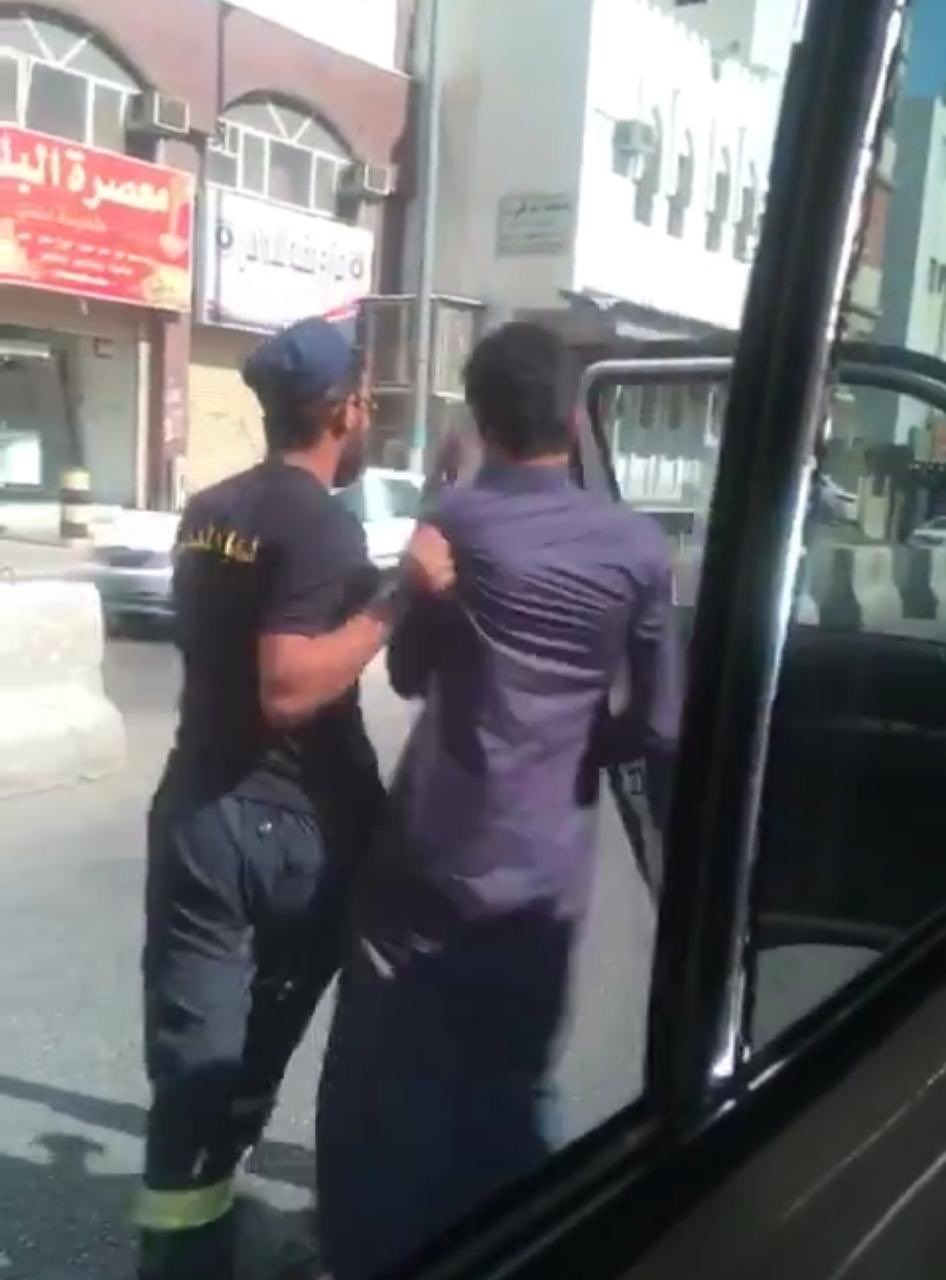 مدني مكة : تعرفنا على الفرد المعتدي على سائق حافلة طالبات