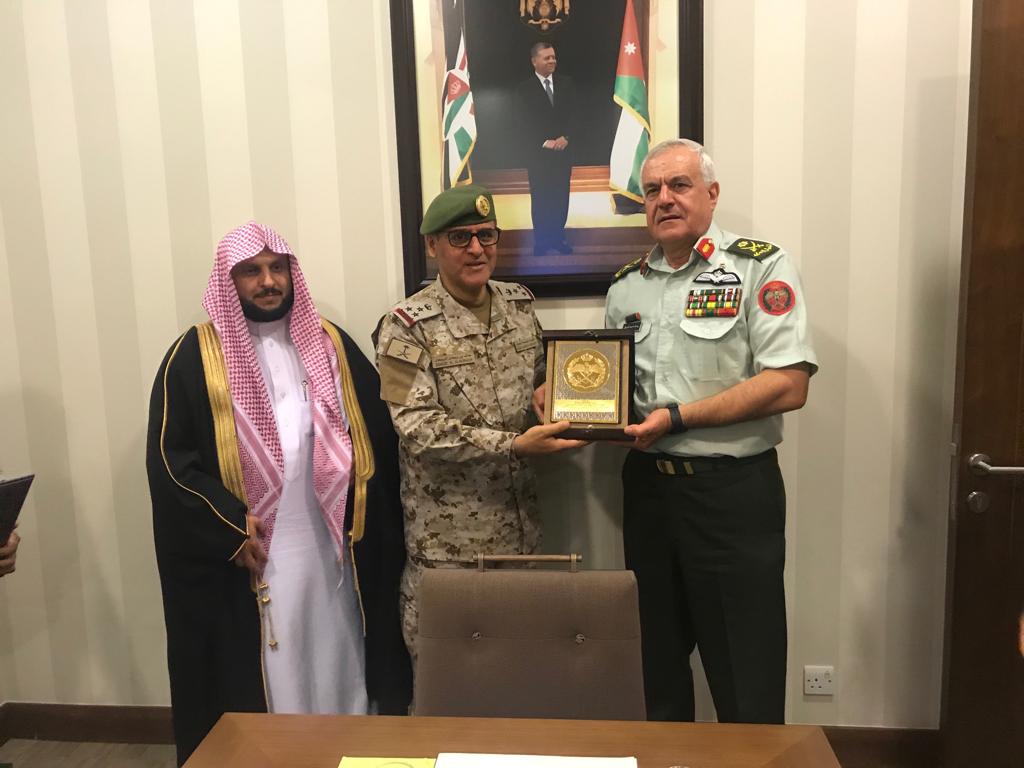 رئيس هيئة الأركان المشتركة للقوات المسلحة الأُردنية يُكرم الربيعان