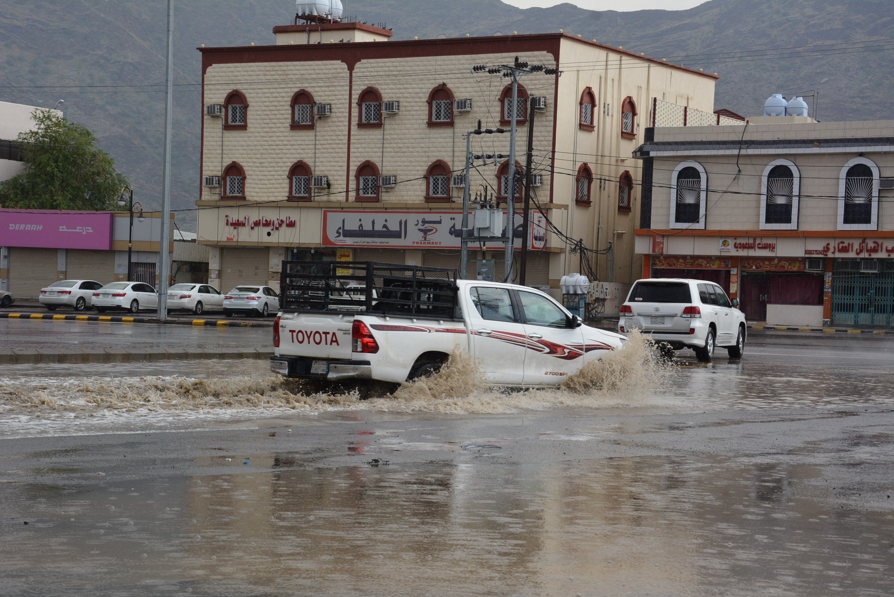 أمطار رعدية اليوم مع ضباب على هذه المناطق