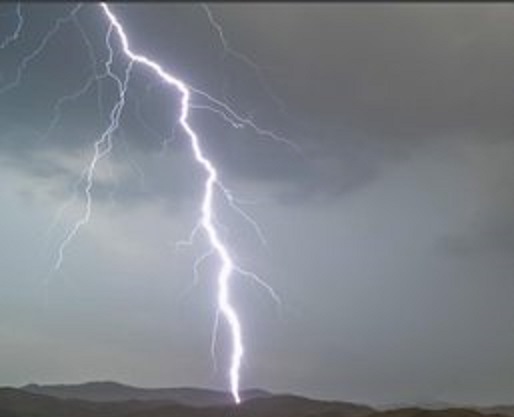 أمطار وصواعق على المهد ووادي الفرع وينبع وبدر