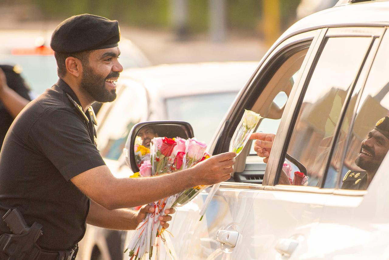 الأمن يستقبل الطلاب بيد حانية وعين ساهرة