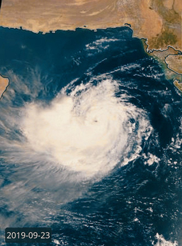 شاهد عين العاصفة المدارية هيكا في بحر العرب