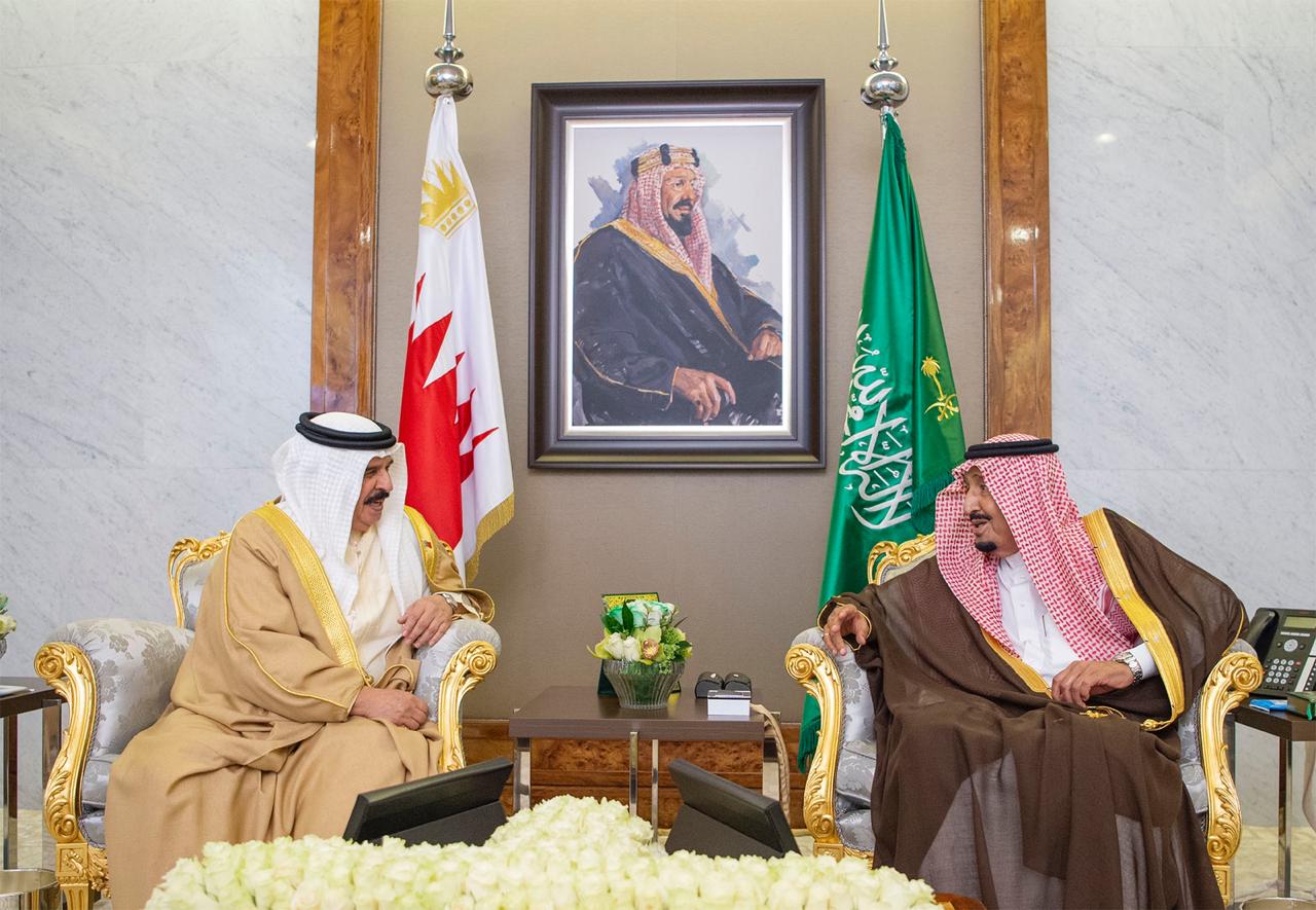 الملك سلمان يستقبل ملك البحرين ويقيم مأدبة غداء تكريمًا له