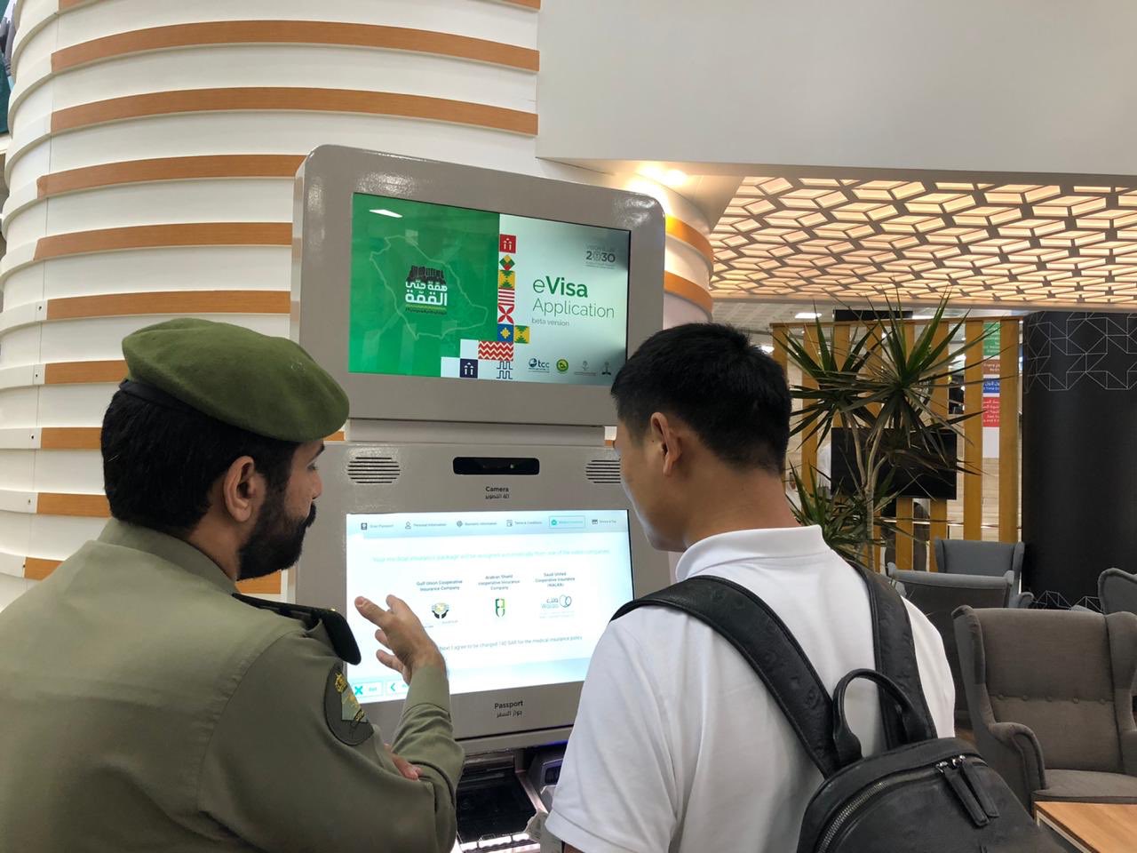 فيديو.. أول سائح صيني يصل الرياض بعد تفعيل التأشيرة السياحية