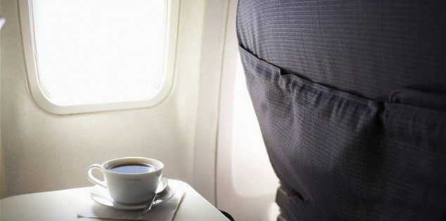 انسكبت قهوة الكابتن فهبطت الطائرة اضطراريًا في منتصف الرحلة