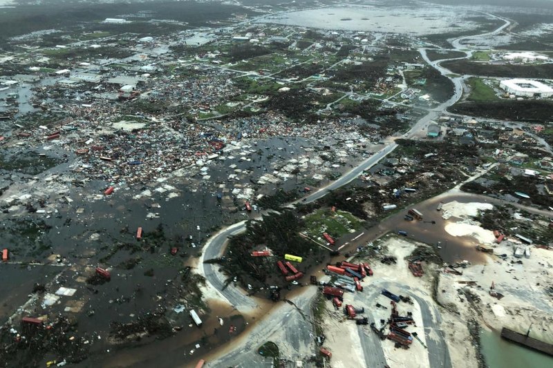 إعصار دوريان يقتل 4 ويقطع التيار عن 210 آلاف منزل في أمريكا