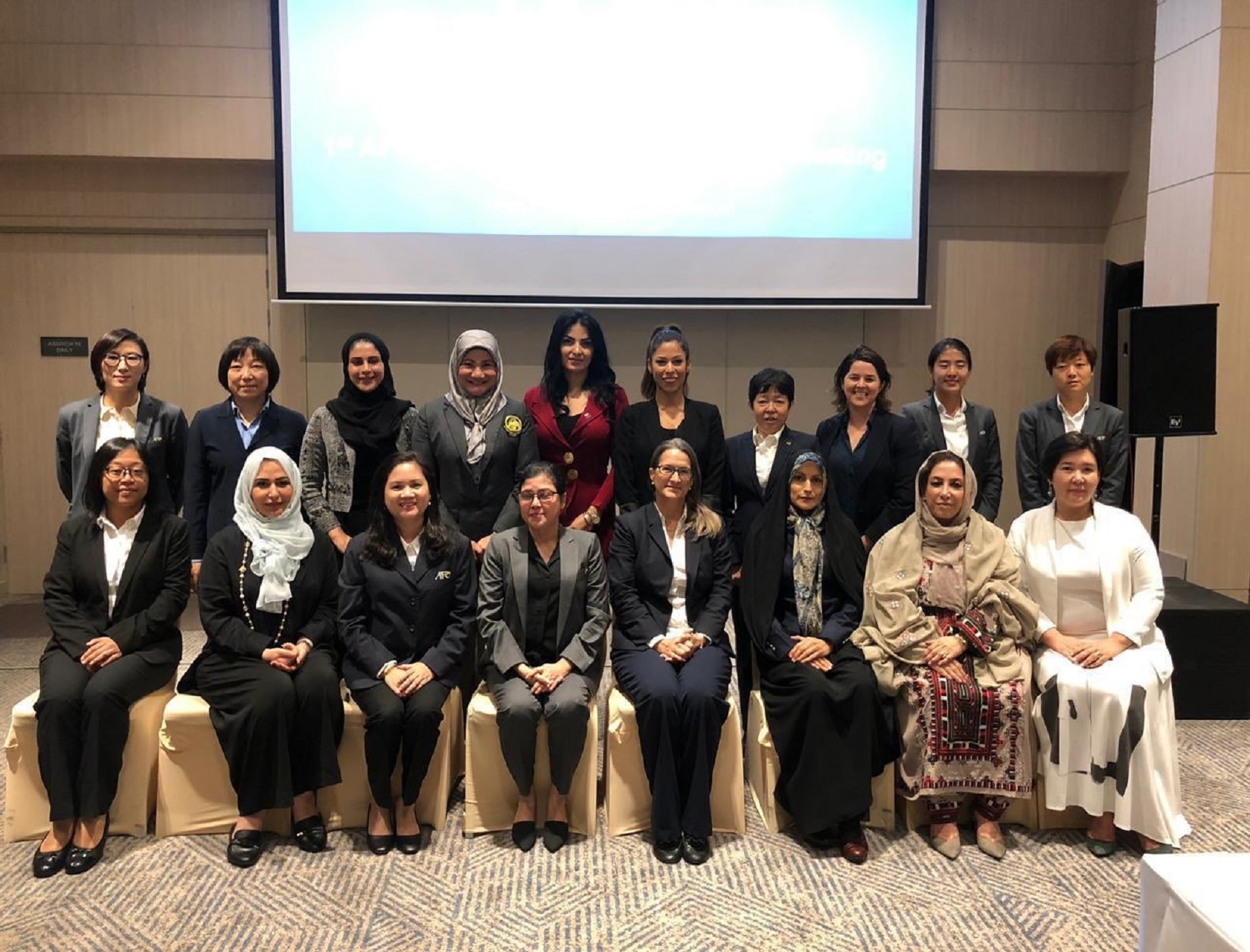 أضواء العريفي تُشارك في اجتماع لجنة الكرة النسائية الآسيوية