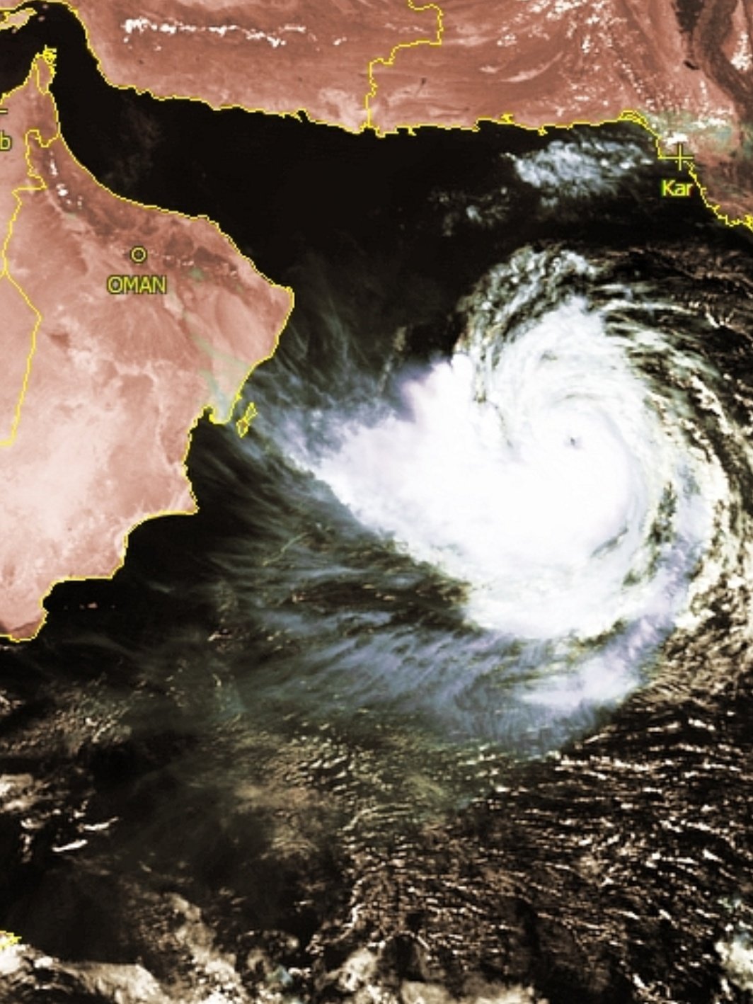 الإعصار هيكا يصل ذروته الأربعاء في بحر العرب