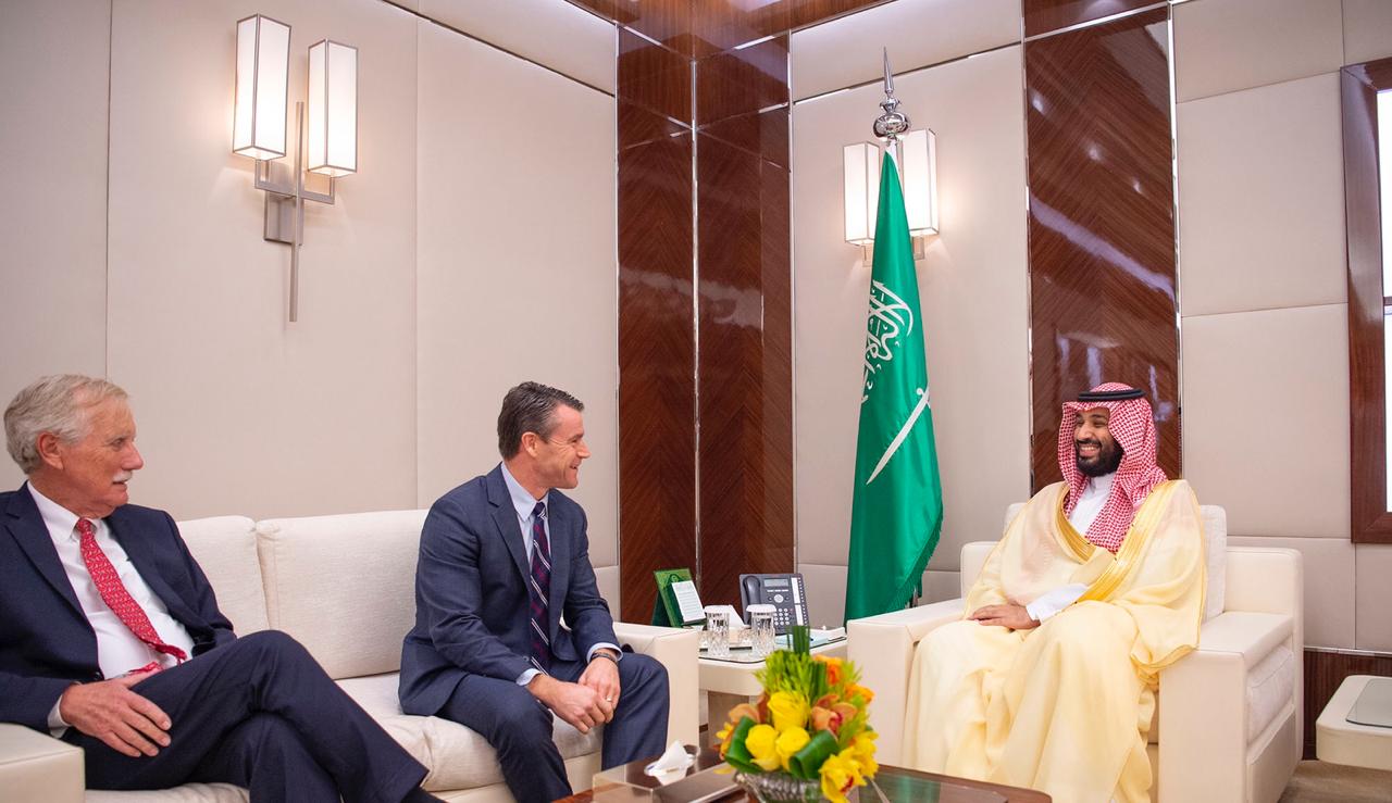الأمير محمد بن سلمان يستعرض العلاقات مع عضوين بمجلس الشيوخ الأمريكي