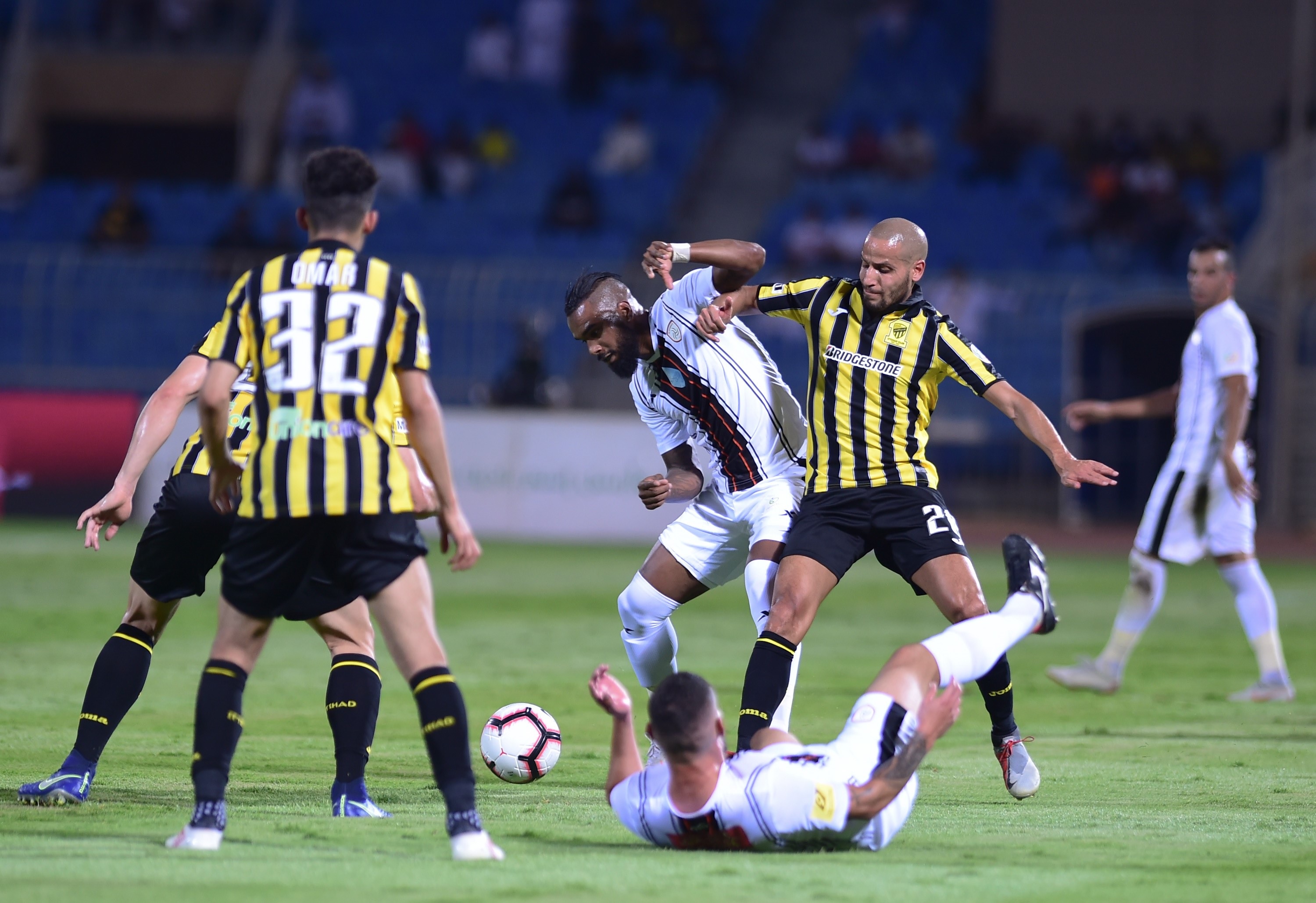 بدء بيع تذاكر مباراة الشباب والاتحاد