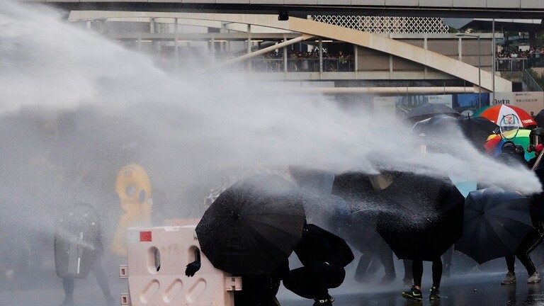 الغاز المسيل للدموع يواجه المولوتوف في احتجاجات هونغ كونغ!
