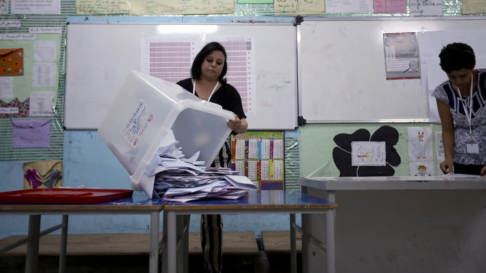 نتائج أولية.. القروي وقيس سعيد بمقدمة الانتخابات التونسية