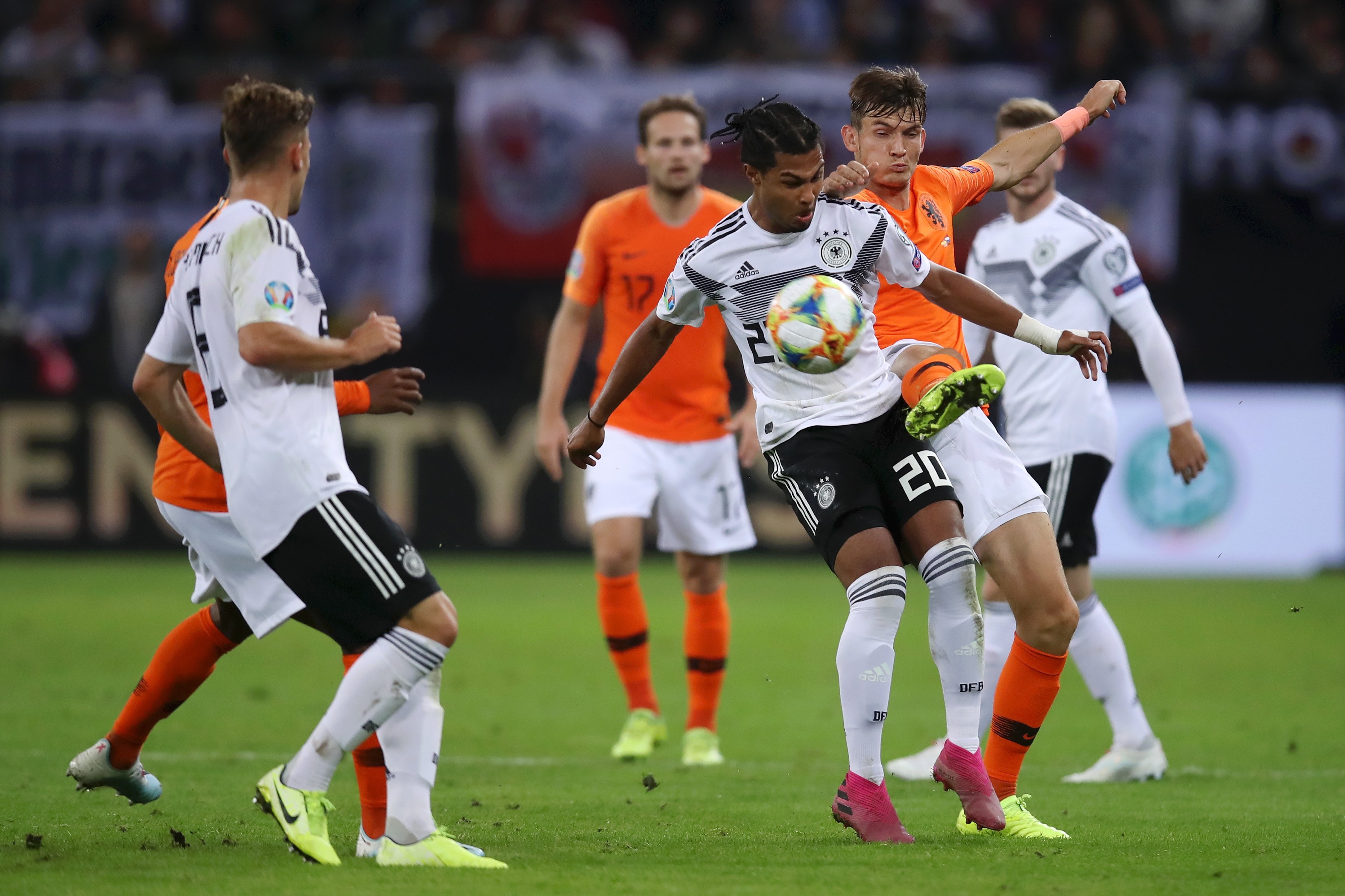 ألمانيا تسقط ضد هولندا برباعية