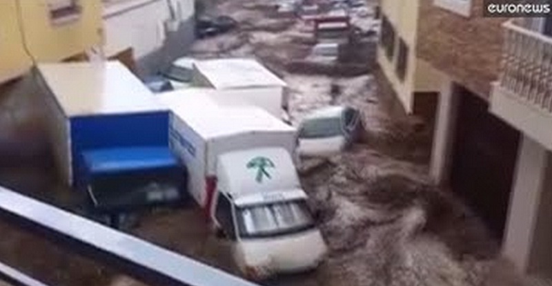 مقتل 3 أشخاص وإغلاق مطارين جراء أمطار غزيرة جنوب إسبانيا